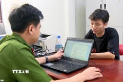 Đối tượng Vũ Văn Hải (sinh năm 1995, trú tại phường Hải Yên, thành phố Móng Cái) tại cơ quan Công an. (Ảnh: Công an tỉnh Quảng Ninh/TTXVN phát)