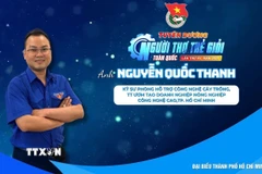 Anh Nguyễn Quốc Thanh, kỹ sư Phòng Hỗ trợ công nghệ cây trồng, Trung tâm Ươm tạo doanh nghiệp nông nghiệp công nghệ cao (thuộc Ban Quản lý Khu nông nghiệp công nghệ cao Thành phố Hồ Chí Minh). (Ảnh: TTXVN phát)