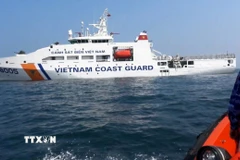 Tàu Cảnh sát biển 8005 đang trực tuần tra trên biển. (Ảnh: TTXVN phát)