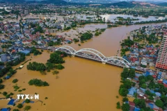 Khu vực trung tâm của tỉnh Thái Nguyên ngập sâu trong nước lũ. (Ảnh: Phạm Tuấn Anh/TTXVN)