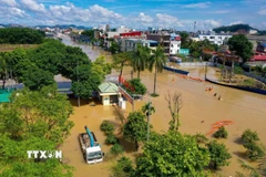 Khu vực trung tâm của tỉnh Thái Nguyên ngập sâu trong nước lũ. (Ảnh: Phạm Tuấn Anh/TTXVN)