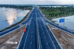 Đoạn tuyến cao tốc Cần Thơ - Cà Mau tại nút giao IC5. (Ảnh: Thanh Liêm/TTXVN)