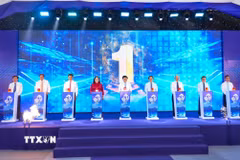 Các đại biểu thực hiện nghi thức khởi công Dự án Nhà máy điện mặt trời Dầu Tiếng 5 tại xã Dương Minh Châu, tỉnh Tây Ninh. (Ảnh: Minh Phú/TTXVN)