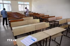 Công tác kiểm tra tại một điểm thi ở Patna, Ấn Độ, ngày 20/6/2026. (Ảnh: ANI/TTXVN)