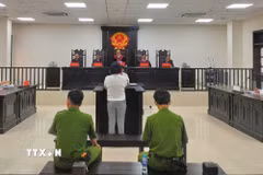 Ngày 19/3/2025, Tòa án nhân dân tỉnh Bạc Liêu mở phiên tòa xét xử sơ thẩm vụ án hình sự đối với bị cáo Phan Thị Qui về hành vi “Mua bán trái phép chất ma tuý.” (Ảnh: TTXVN phát)