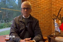 Ông Juan Castillo, Tổng Bí thư Đảng Cộng sản Uruguay, Bộ trưởng Lao động và An sinh xã hội Uruguay, trả lời phỏng vấn phóng viên TTXVN tại Nam Mỹ. (Ảnh: Diệu Hương/TTXVN)