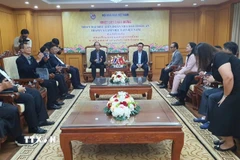 Tổng Biên tập Báo Nhân Dân, Chủ tịch Hội Nhà báo Việt Nam Lê Quốc Minh tiếp và làm việc với Đoàn đại biểu Liên đoàn Nhà báo Thái Lan. (Ảnh: Nguyễn Trọng Lịch/TTXVN) 