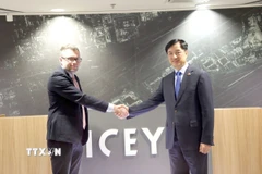 Chủ nhiệm Uỷ ban Kiểm tra Trung ương Nguyễn Duy Ngọc cùng đoàn công tác nghiên cứu, khảo sát và trao đổi kinh nghiệm tại Công ty công nghệ vũ trụ ICEYE. (Ảnh: TTXVN phát)