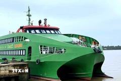 Tàu cao tốc MAILINH EXPRESS neo đậu tại cảng của Nhà máy X55, thành phố Cần Thơ. (Ảnh: TTXVN phát)