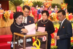 Đại biểu bỏ phiếu bầu Ban chấp hành đảng bộ tỉnh Cao Bằng lần thứ XX, nhiệm kỳ 2025-2030. (Ảnh: Quốc Đạt/TTXVN)