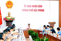 Quang cảnh cuộc họp khẩn triển khai các biện pháp ứng phó bão số 9. (Ảnh: Hoàng Ngọc/TTXVN) 