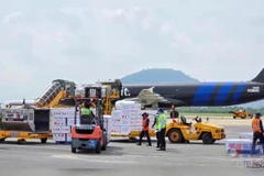 Thêm chuyến bay viện trợ khẩn cấp cho người dân vùng lũ