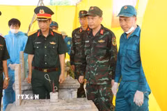 Các lực lượng tham gia khai quật lấy mẫu danh tính liệt sỹ tại Nghĩa trang liệt sỹ xã Đồng Thịnh, tỉnh Ninh Bình. (Ảnh: Thùy Dung/TTXVN)