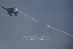 Tiêm kích MiG-21 bay trong lễ kỷ niệm ngày của Lực lượng Không quân Ấn Độ ở New Delhi năm 2018. (Ảnh tư liệu: AFP/TTXVN) 
