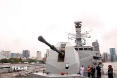 Tàu Hải quân Hoàng gia Anh thăm hữu nghị Thành phố Hồ Chí Minh
