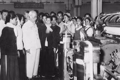 Bác Hồ đến thăm Nhà máy Dệt Nam Định. (Nguồn: Internet)