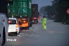 Lực lượng vũ trang Đà Nẵng bảo đảm an toàn cho nhân dân mùa mưa lũ