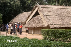 Những mái tranh quê Bác tiếp tục kể lại câu chuyện về một cuộc đời lớn, được nuôi dưỡng từ những điều bình dị nhất. (Ảnh: Văn Tý/TTXVN)