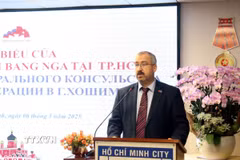 Tổng Lãnh sự Nga tại Thành phố Hồ Chí Minh Timur Sirozevich Sadykov phát biểu tại buổi họp mặt. (Ảnh: Tiến Lực/TTXVN)