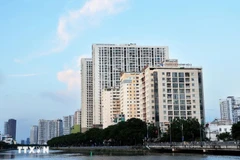 Chung cư cho người có thu nhập thấp bên kênh Tàu Hủ-Bến Nghé, quận 4, Thành phố Hồ Chí Minh. (Ảnh: Hồng Đạt/TTXVN)