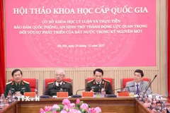 Các đại biểu chủ trì Hội thảo. (Ảnh: Văn Điệp/TTXVN)