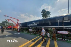 Mô hình đoàn tàu của ngành đường sắt Việt Nam tại Triển lãm thành tựu đất nước phục vụ người dân đến thăm quan, trải nghiệm. (Ảnh: Nguyễn Trọng Lịch/TTXVN)