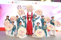 Một tiết mục biểu diễn của Cộng đồng người Việt tại Hong Kong. (Ảnh: Xuân Vịnh/TTXVN)