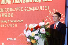 Bí thư Đảng ủy, Chủ tịch Hội đồng Nhân dân phường Móng Cái 1 Hồ Quang Huy phát biểu. (Ảnh: TTXVN phát)