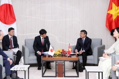 Thứ trưởng Thường trực Bộ Ngoại giao Nguyễn Minh Vũ tiếp Thứ trưởng Bộ Ngoại giao Nhật Bản Shimada Tomoaki. (Ảnh: Xuân Khu/TTXVN) 