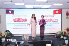 Trang phục dân tộc Việt Nam - Lào. (Ảnh minh họa. Nguồn: Xuân Khu/TTXVN)