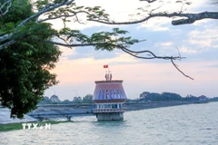 Hồ Dầu Tiếng nằm trên địa bàn Tây Ninh,Thành phố Hồ Chí Minh và Đồng Nai, có diện tích lưu vực hơn 270 km2, dung tích 1,58 tỷ m3 nước, là công trình quan trọng đặc biệt, liên quan đến an ninh quốc gia. (Ảnh: Giang Phương/TTXVN)