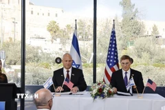 Bản ghi nhớ hợp tác được Cục trưởng Cục AI Quốc gia Israel, Chuẩn tướng Erez Eskel, và Thứ trưởng Ngoại giao Mỹ phụ trách kinh tế Jacob Helberg ký kết ở Jerusalem, ngày 16/1/2026. (Ảnh: TTXVN phát)