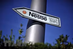 Biểu tượng Nestle tại Vevey, Thụy Sĩ. (Ảnh: AFP/TTXVN)
