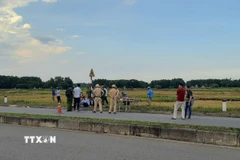 Hiện trường xảy ra vụ tai nạn giao thông nghiêm trọng khiến 2 người thương vong. (Ảnh: TTXVN phát)