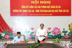 Bí thư Tỉnh ủy, Chủ tịch Hội đồng Nhân dân tỉnh Lào Cai Trịnh Xuân Trường phát biểu tại hội nghị. (Ảnh: TTXVN phát) 