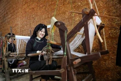 Nghề dệt thổ cẩm thủ công là một trong những nét văn hóa của người dân địa phương ở bản Bắc Hoa, Bắc Ninh. (Ảnh: Danh Lam/TTXVN)