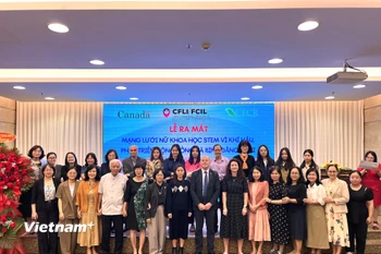 Ra mắt Mạng lưới Nữ Khoa học trong các lĩnh vực khoa học, công nghệ, kỹ thuật và toán học (STEM) vì Khí hậu, Phát triển Cộng đồng và Bình đẳng Giới (ViWISTEM4C). (Ảnh: Thanh Phong/Vietnam+)