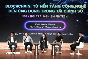 Tọa đảm giữa các chuyên gia về các vấn đề pháp lý liên quan đến tài sản số. (Ảnh: Thanh Phong/Vietnam+)