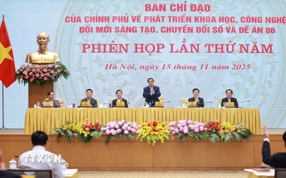 Thủ tướng Phạm Minh Chính chủ trì phiên họp lần thứ năm của Ban Chỉ đạo của Chính phủ về phát triển khoa học, công nghệ, đổi mới sáng tạo, chuyển đổi số và Đề án 06. (Ảnh: Dương Giang/TTXVN)