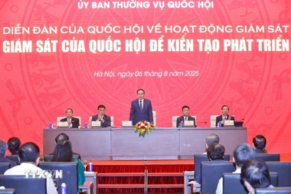 Chủ tịch Quốc hội Trần Thanh Mẫn chủ trì Diễn đàn. (Ảnh: Doãn Tấn/TTXVN)