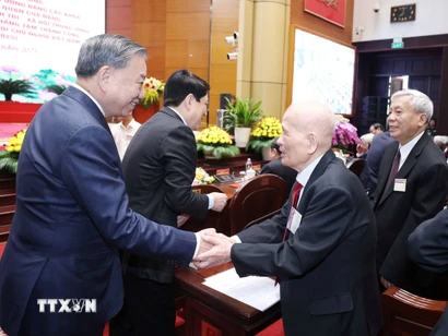 Tổng Bí thư Tô Lâm và các đại biểu tham dự buổi gặp mặt. (Ảnh: Thống Nhất/TTXVN)