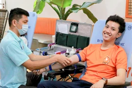 Chính sách "Ngày vì cộng đồng - Community Care Volunteering Leave" giúp hoạt động chăm sóc cộng đồng không chỉ là trách nhiệm của FWD mà trở thành sự lựa chọn tự nguyện và niềm tự hào của mỗi nhân viên. (Ảnh: CTV/Vietnam+)