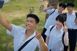 ‘Phía bên kia thành phố’ hứa hẹn trở thành một bộ phim học đường-gia đình vừa có tính giải trí, vừa thể hiện đời sống học đường đương đại với nhiều góc nhìn đa chiều. (Ảnh: VFC)