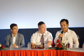 (Từ trái sang) Đạo diễn Mai Long, Giám đốc sản xuất Quang Hưng và Nghệ sỹ Quang Tèo. (Ảnh: PV/Vietnam+)