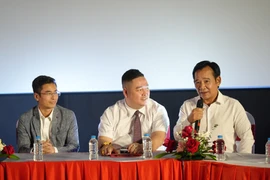 (Từ trái sang) Đạo diễn Mai Long, Giám đốc sản xuất Quang Hưng và Nghệ sỹ Quang Tèo. (Ảnh: PV/Vietnam+)