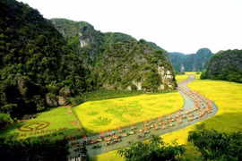 Lãnh đạo Ninh Bình đang triển khai ứng dụng công nghệ số, thu hút các dự án đầu tư chất lượng như “đô thị di sản thiên nhiên” để tạo đột phá. (Ảnh: PV/Vietnam+)