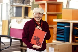 Cuốn sách của nhạc sỹ Trần Tiến do Công ty cổ phần Văn hóa Đông A và Nhà xuất bản Hội Nhà văn ấn hành. (Ảnh: PV/Vietnam+)