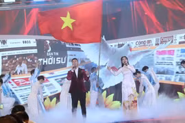 Sự kiện không chỉ là không gian giao lưu, quảng bá hình ảnh cho thành phố hoa phượng đỏ mà còn là điểm hẹn tôn vinh các tác giả có tác phẩm xuất sắc thông qua Giải báo chí Quốc gia, tạo sân chơi văn hóa cho người làm báo trên cả nước. (Ảnh: CTV/Vietnam+)