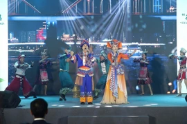 Chương trình nghệ thuật mang đậm sắc màu văn hóa Quảng Tây. (Ảnh: Nam Nguyễn/Vietnam+)
