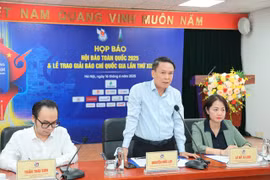 Ông Nguyễn Đức Lợi, Phó Chủ tịch thường trực Hội Nhà báo Việt Nam chủ trì họp báo. (Ảnh: Đình Trung/Vietnam+)